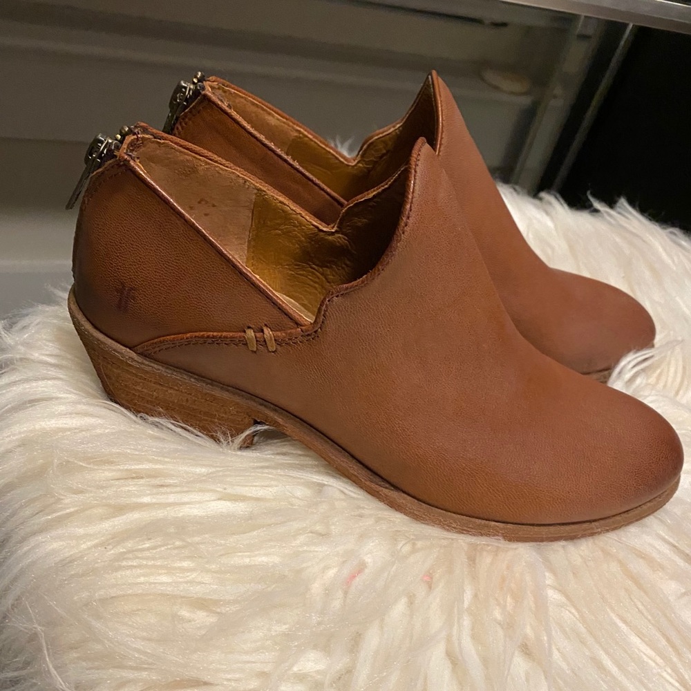 Frye bootie NWOT
